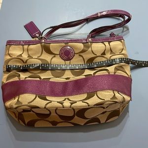 Coach medium tote. Beige and Purple